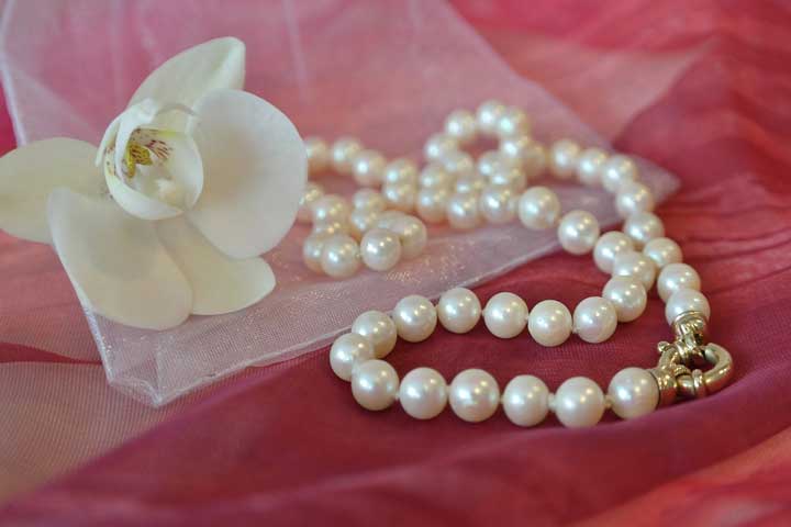 Make A Necklace Of Beads