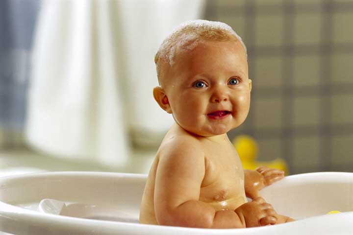 Tips To Have Fun While Bathing Your Little One