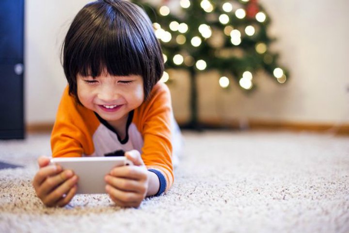 Should You Be Really Exposing Your Kid To Gadgets At This Point?